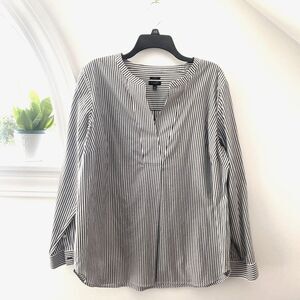 Talbots No Iron Tunic Top V-Neck Striped Blouse XL Gray White Coastal Lagenlook